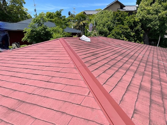 加古川市　強風で棟板金が飛んでいった！カラーベスト屋根の隅棟板金をキレイに復旧した事例